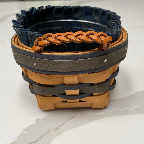 Longaberger Collectors Club Basket 1998 - Picture 5 of 7